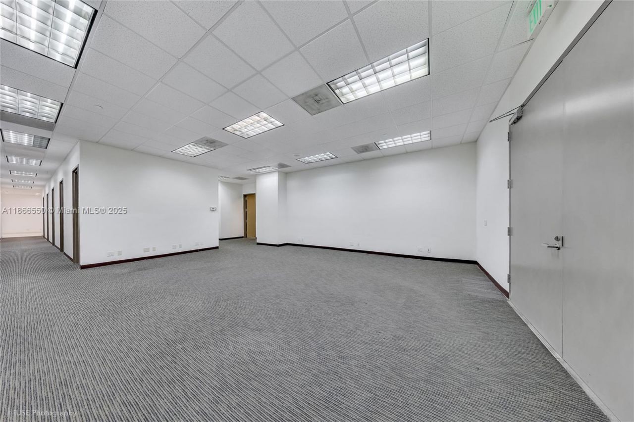 135 San Lorenzo Ave, Unit 150, Coral Gables, FL 33146 Photo