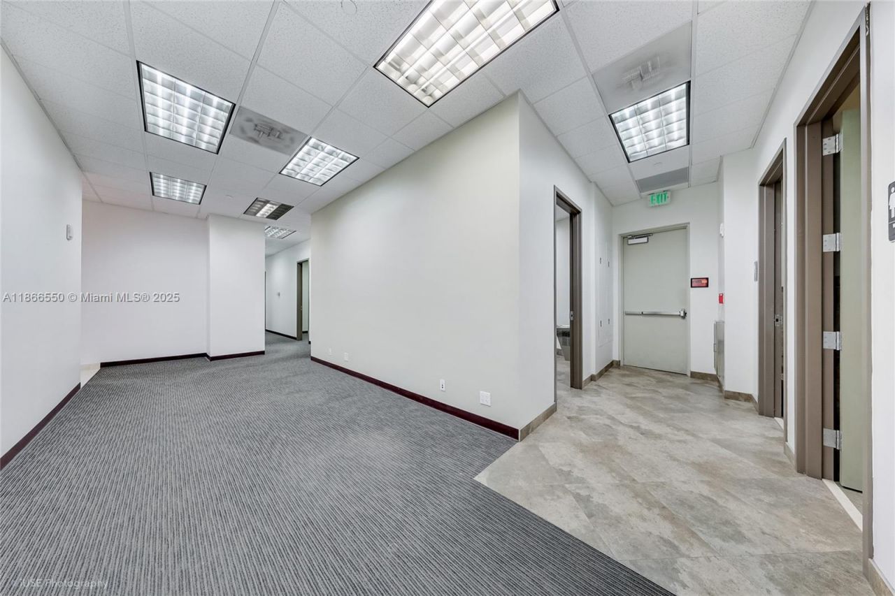 135 San Lorenzo Ave, Unit 150, Coral Gables, FL 33146 Photo