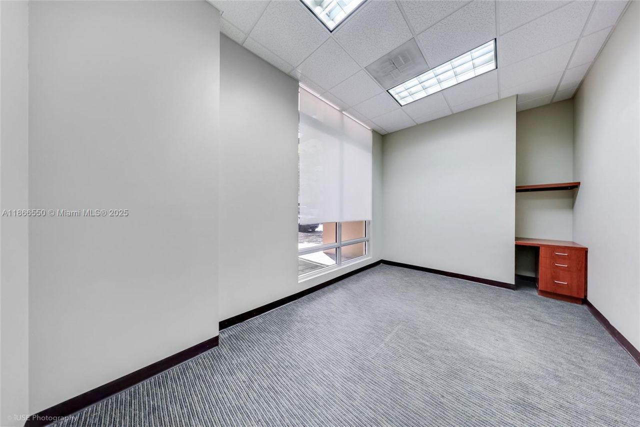 135 San Lorenzo Ave, Unit 150, Coral Gables, FL 33146 Photo