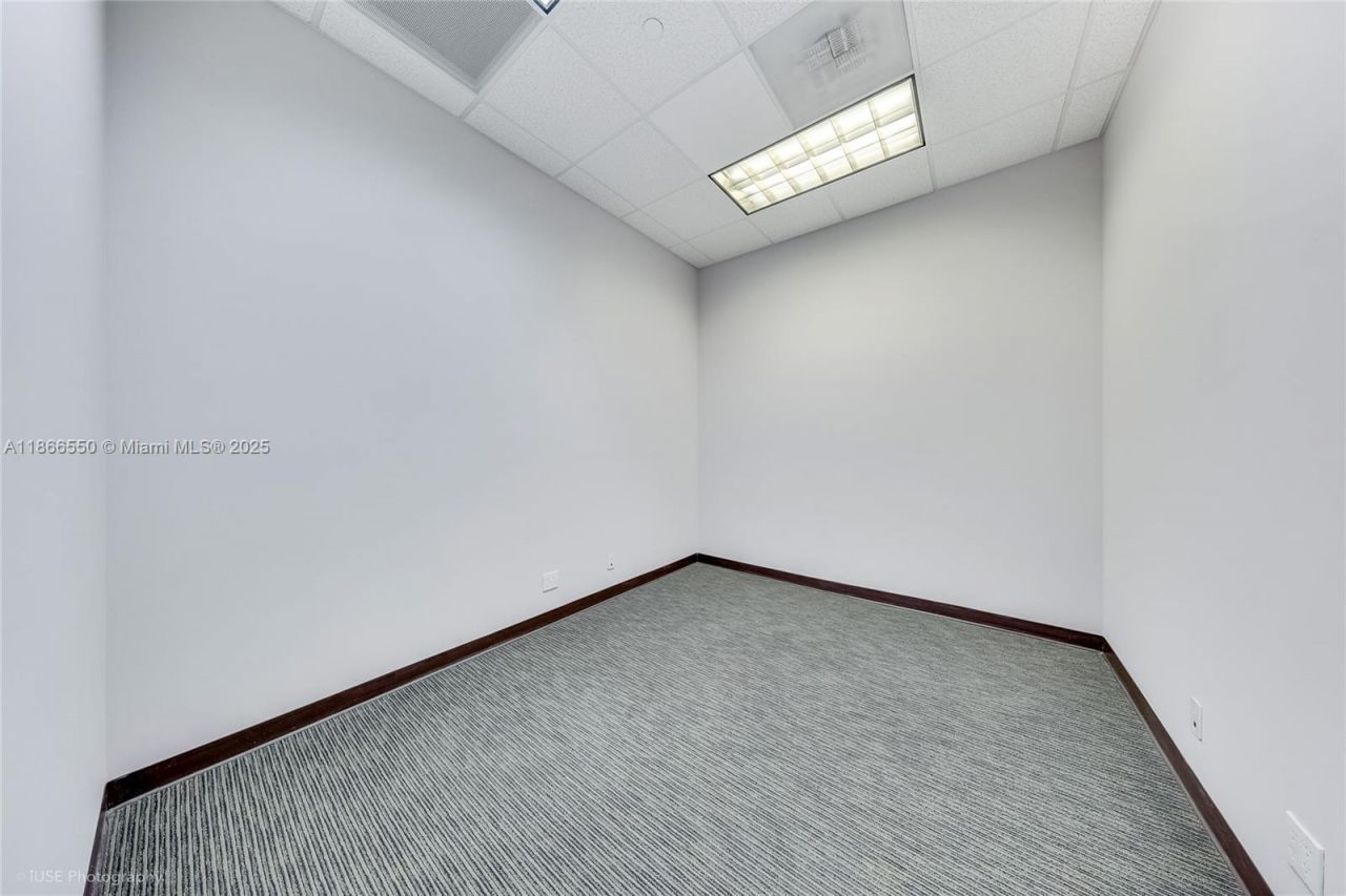 135 San Lorenzo Ave, Unit 150, Coral Gables, FL 33146 Photo