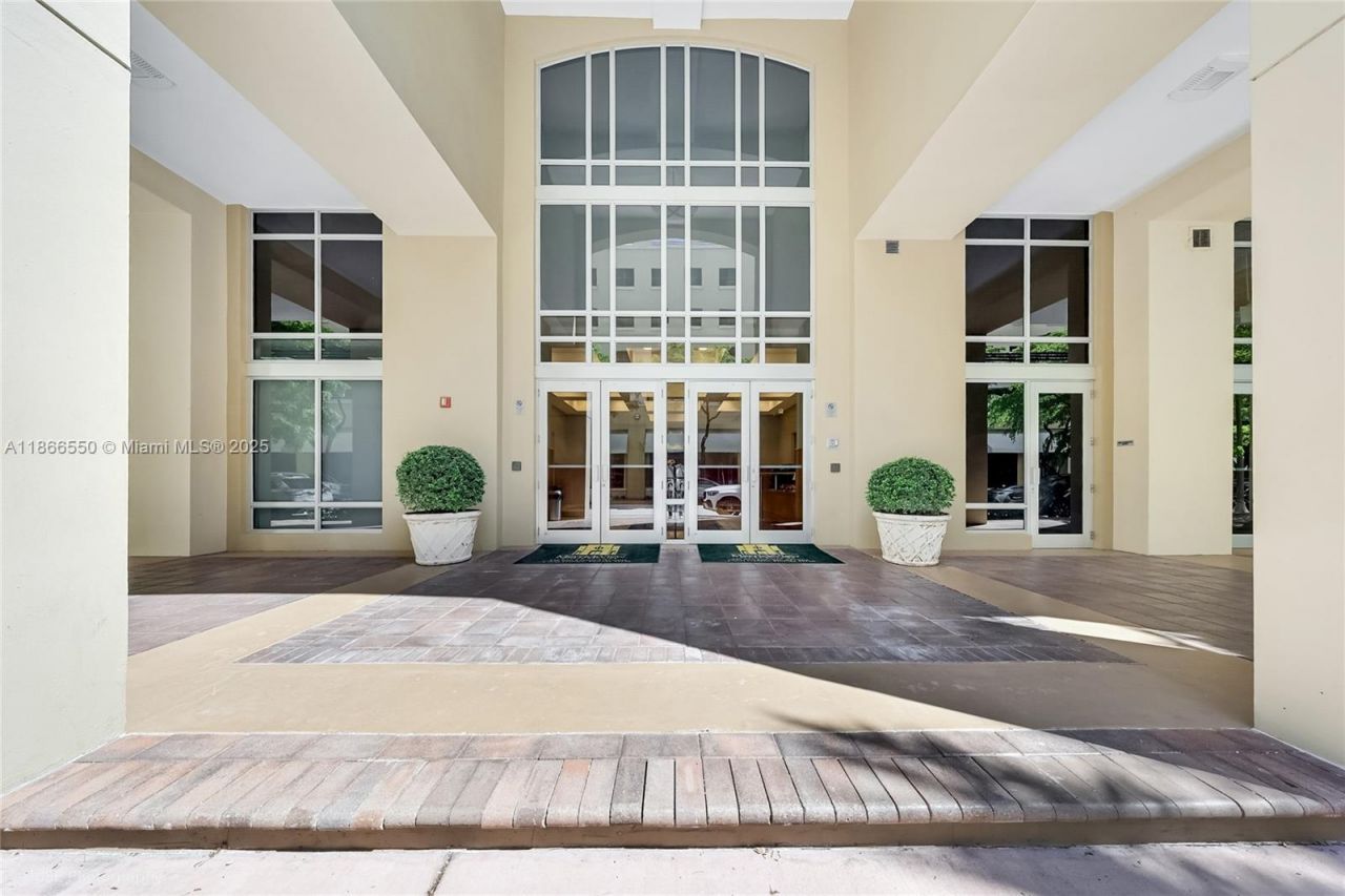 135 San Lorenzo Ave, Unit 150, Coral Gables, FL 33146 Photo