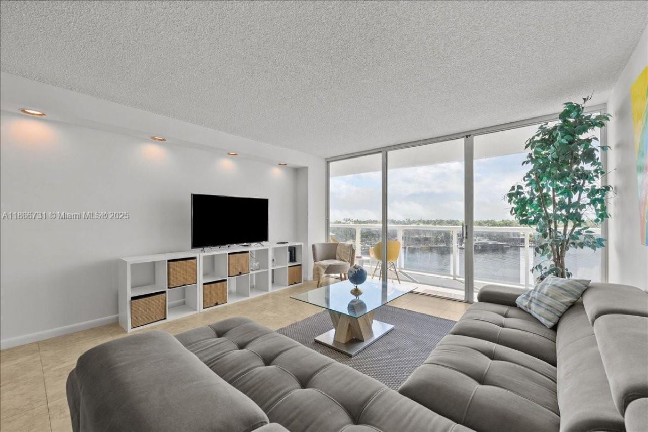 20515 E Country Club Dr, Unit 746, Aventura, FL 33180 Photo