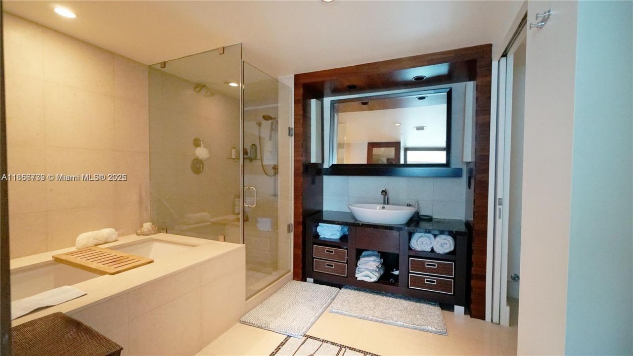 6801 Collins Ave, Unit 710, Miami Beach, FL 33141 Photo