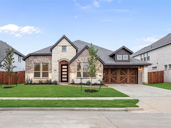 1240 Amberwood Lane, Red Oak, TX 75154