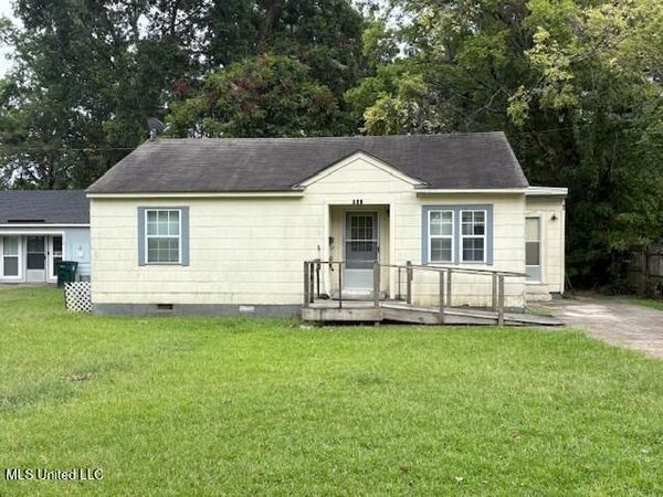 405 W Jeff Davis Avenue, Greenwood, MS 38930