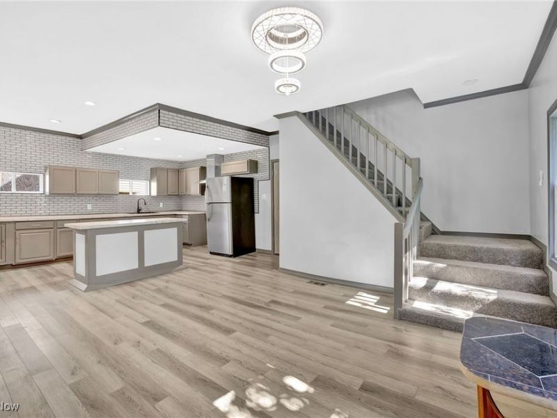 121 Lake Street, Akron, OH 44301 Photo 2