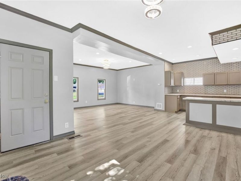 121 Lake Street, Akron, OH 44301 Photo 3