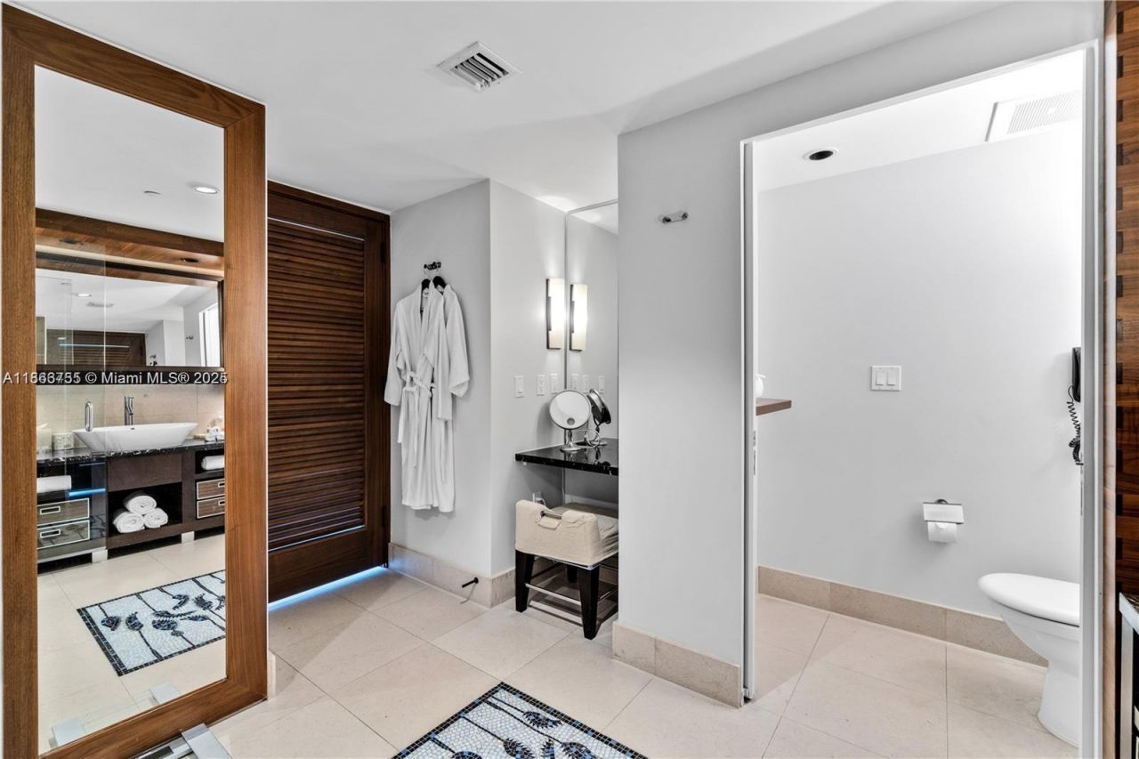 6801 Collins Ave, Unit 818, Miami Beach, FL 33141 Photo