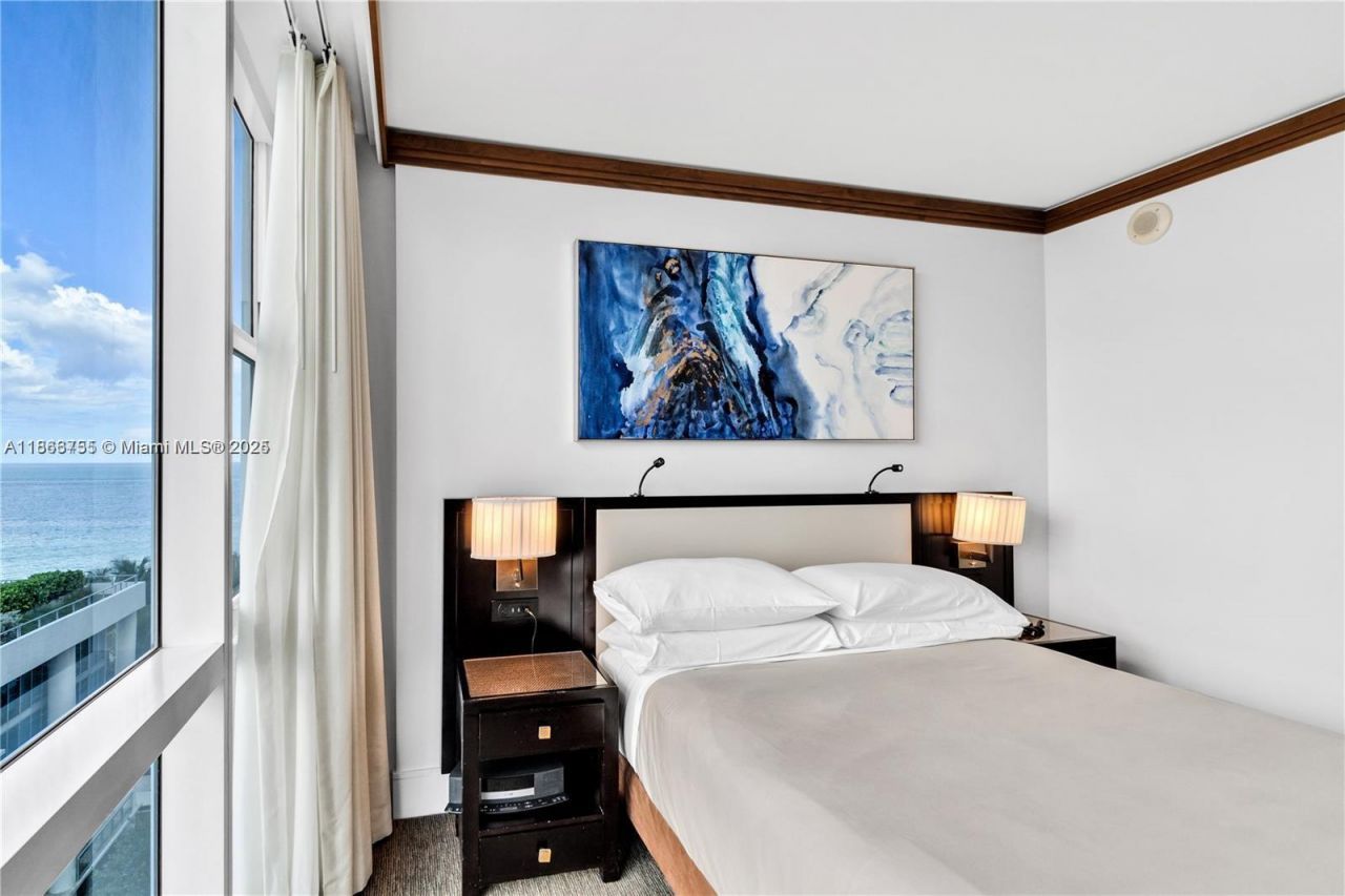 6801 Collins Ave, Unit 818, Miami Beach, FL 33141 Photo