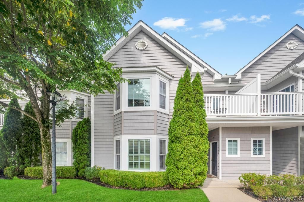 305 Okeefe Court, Oakdale, NY 11769 Main Photo