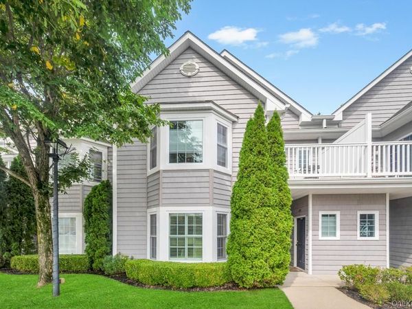 305 Okeefe Court, Oakdale, NY 11769