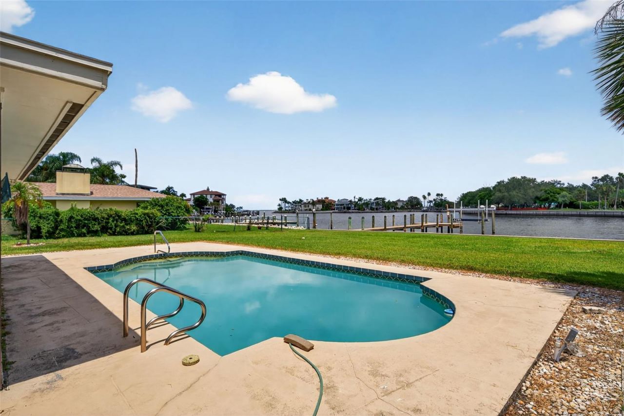 377 S Shore Drive, Sarasota, FL 34234 Photo