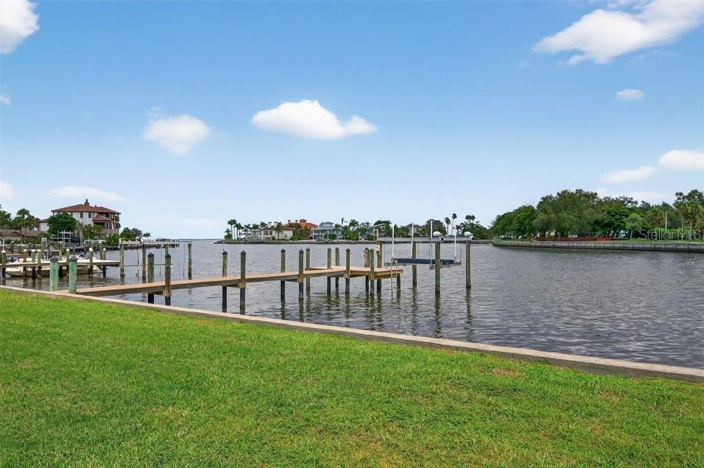 377 S Shore Drive, Sarasota, FL 34234 Photo