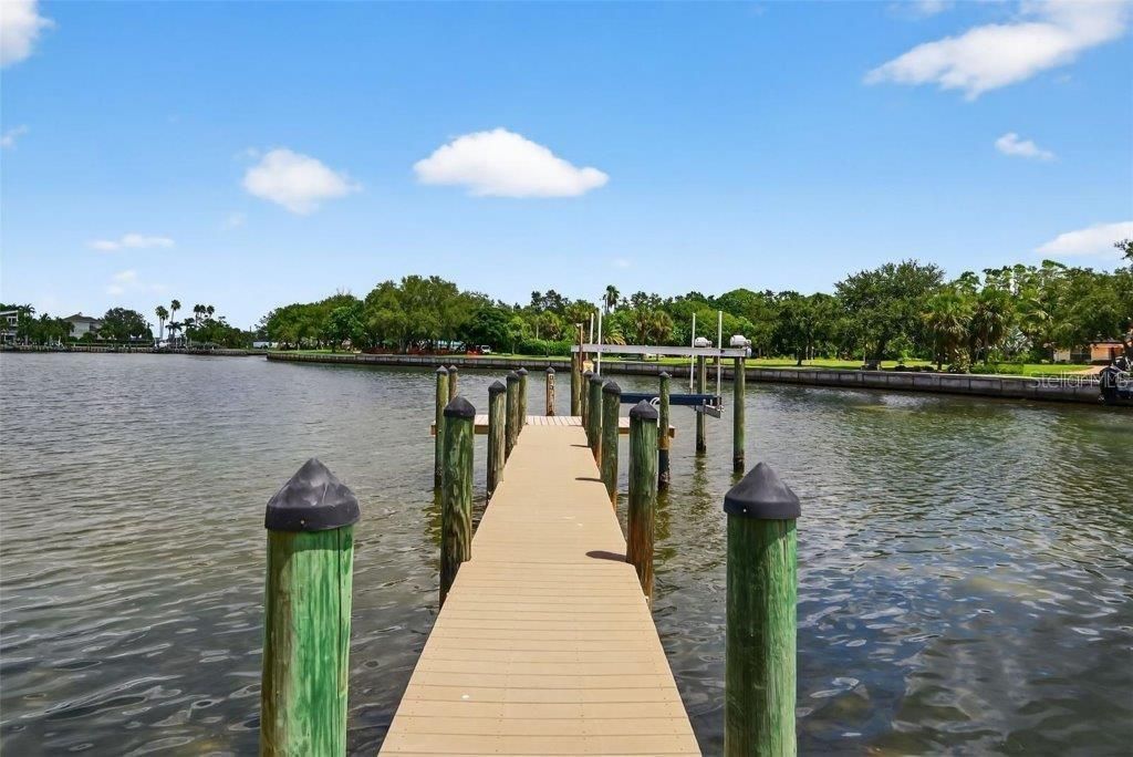 377 S Shore Drive, Sarasota, FL 34234 Photo