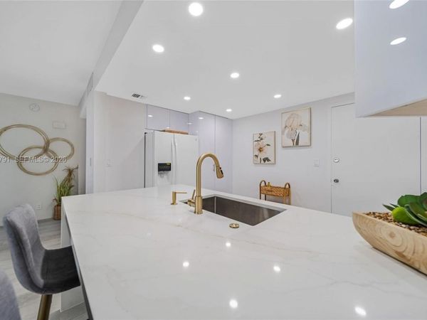 2100 S Ocean Dr, Unit 5B, Fort Lauderdale, FL 33316
