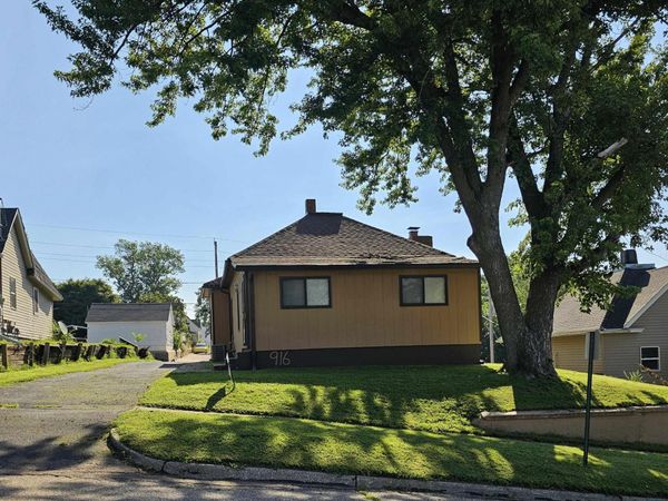 916 S Helen Street, Sioux City, IA 51106