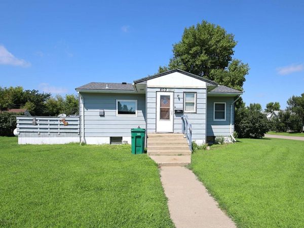 403 Pacific Avenue, Buxton, ND 58218
