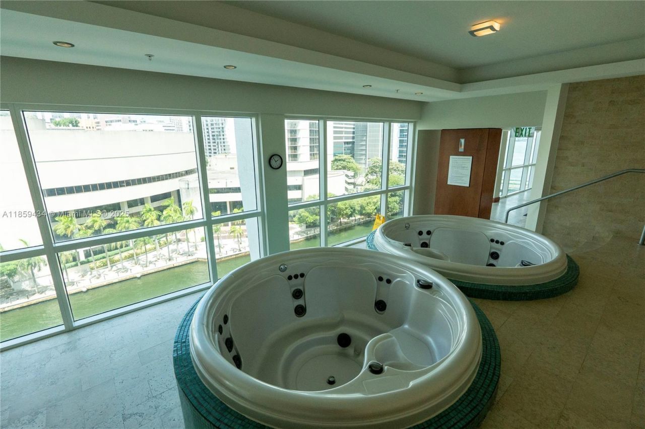 31 SE 5th St, Unit 2610, Miami, FL 33131 Photo