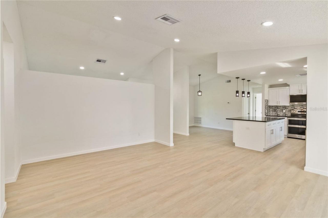 371 Buttonwood Drive, Kissimmee, FL 34743 Photo