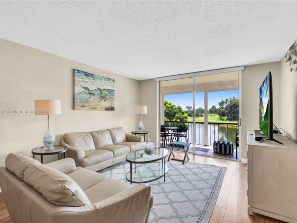 9320 S Hollybrook Lake Dr, Unit 203, Pembroke Pines, FL 33025