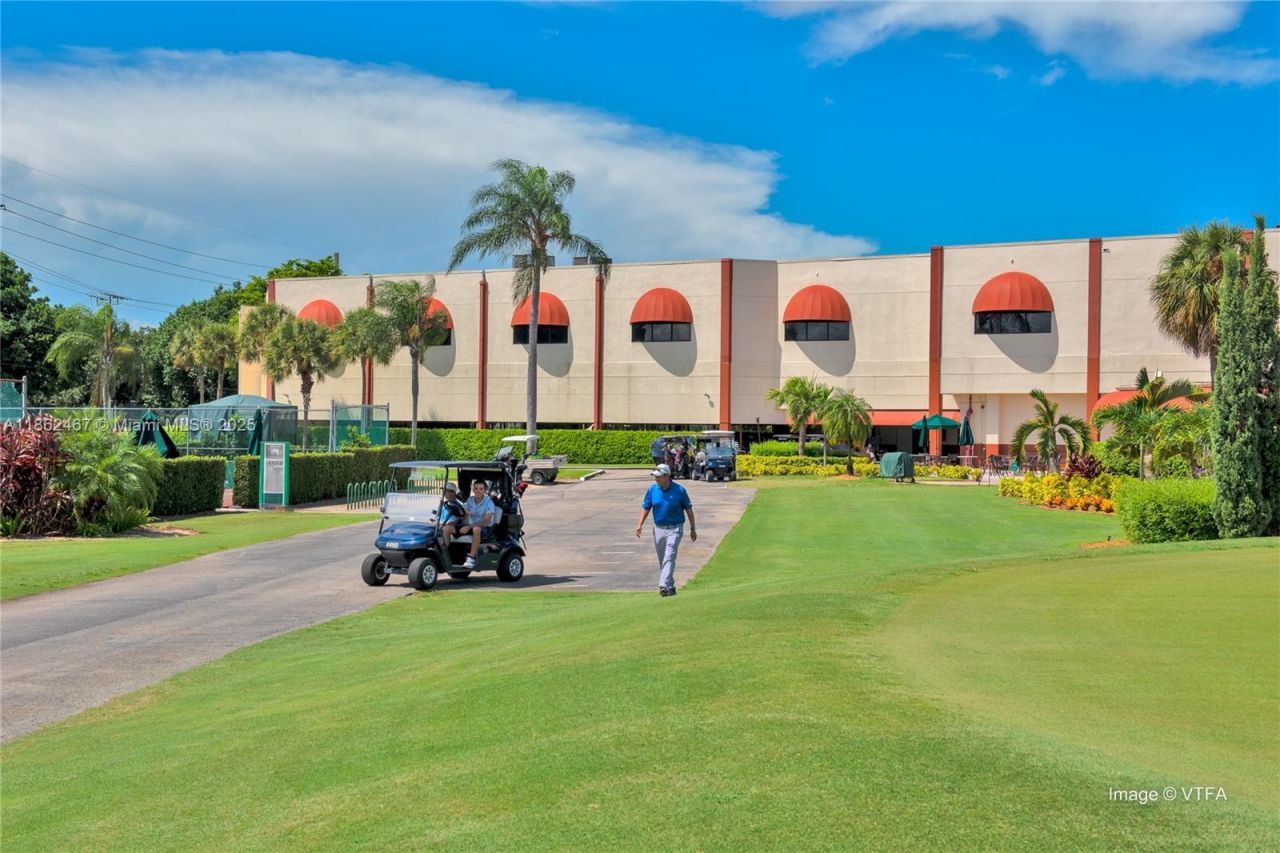 9320 S Hollybrook Lake Dr, Unit 203, Pembroke Pines, FL 33025 Photo