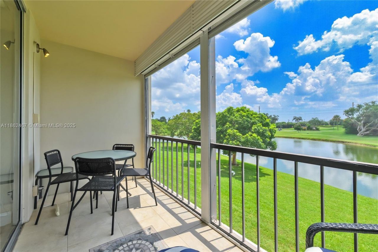 9320 S Hollybrook Lake Dr, Unit 203, Pembroke Pines, FL 33025 Photo