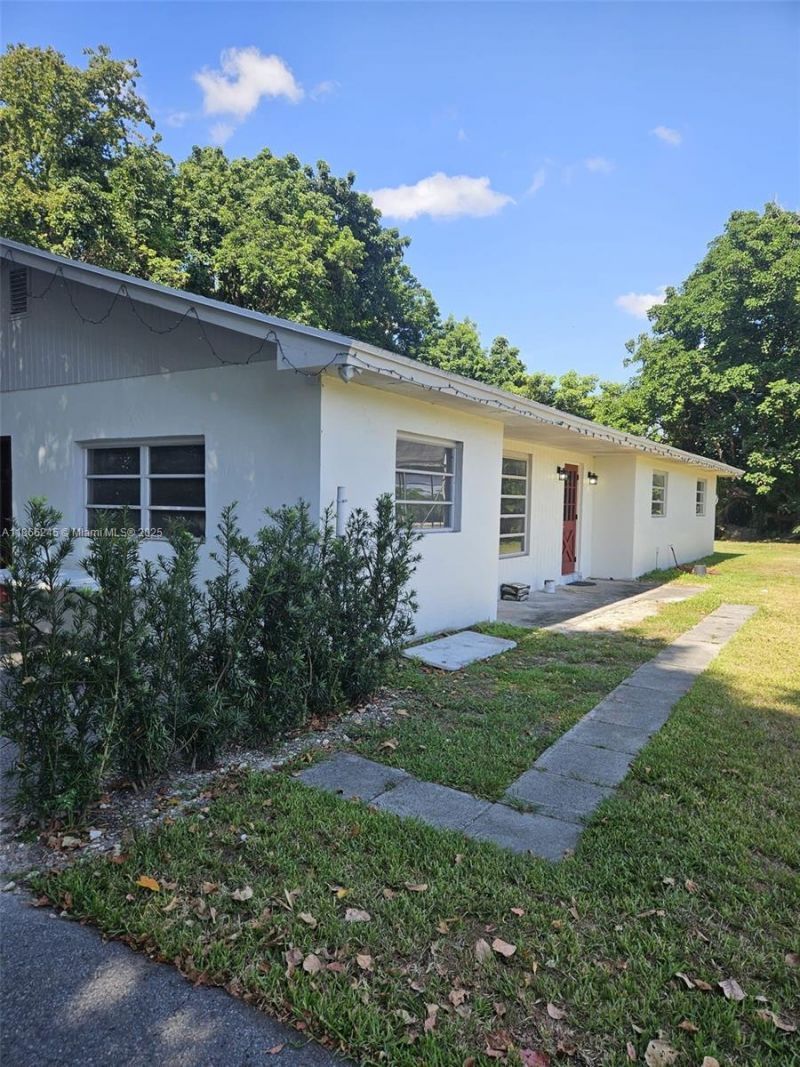 19230 SW 216th St, Miami, FL 33170 Photo