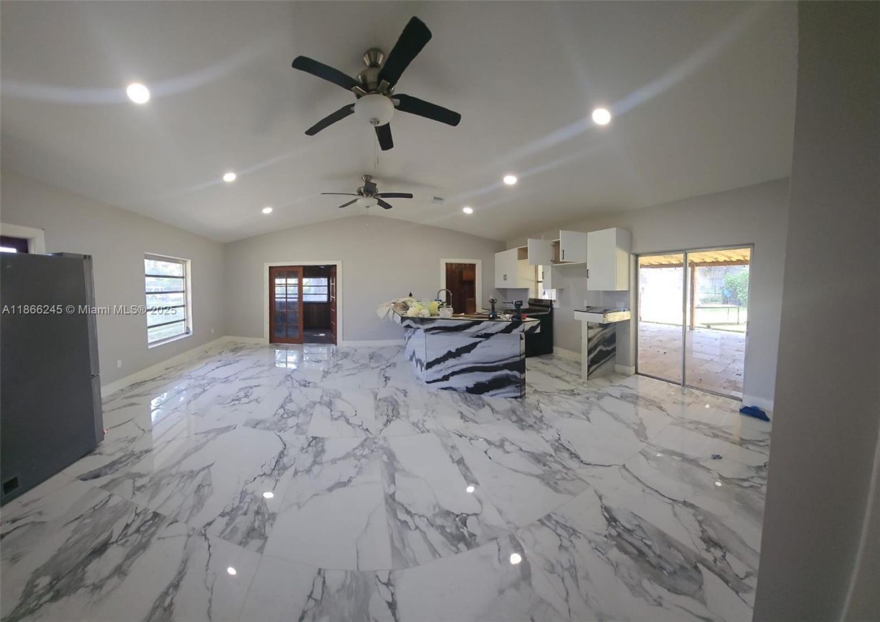 19230 SW 216th St, Miami, FL 33170 Photo