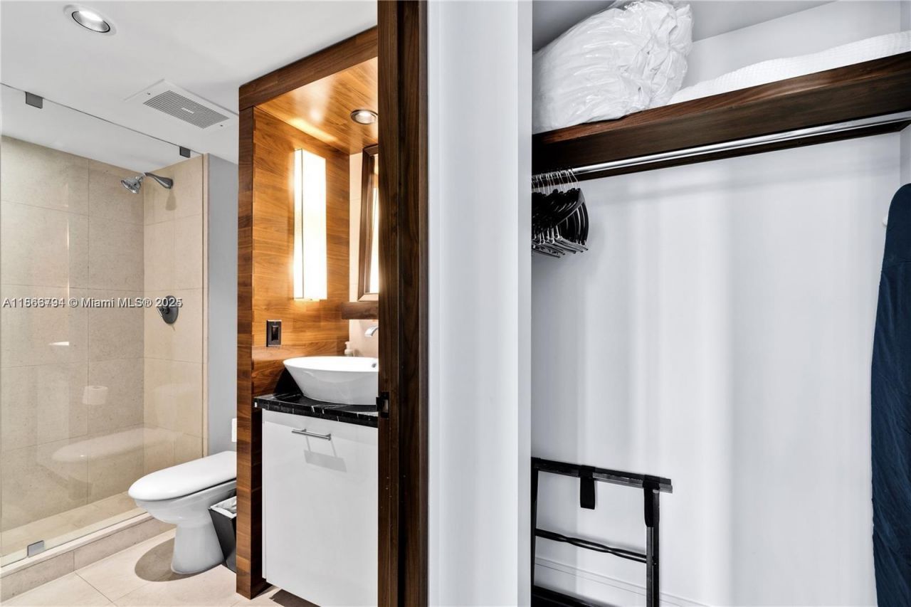 6801 Collins Ave, Unit 818, Miami Beach, FL 33141 Photo