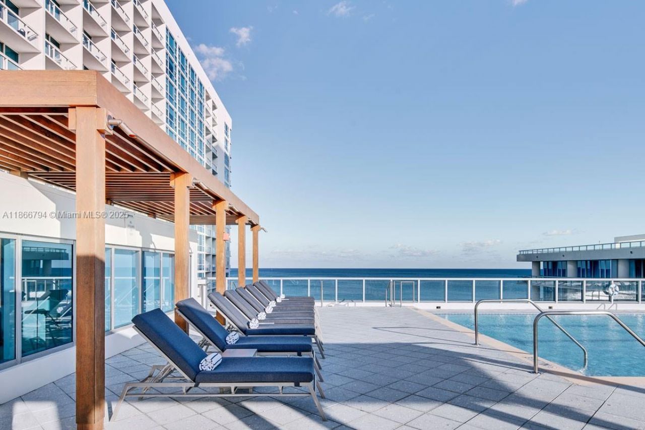 6801 Collins Ave, Unit 818, Miami Beach, FL 33141 Photo