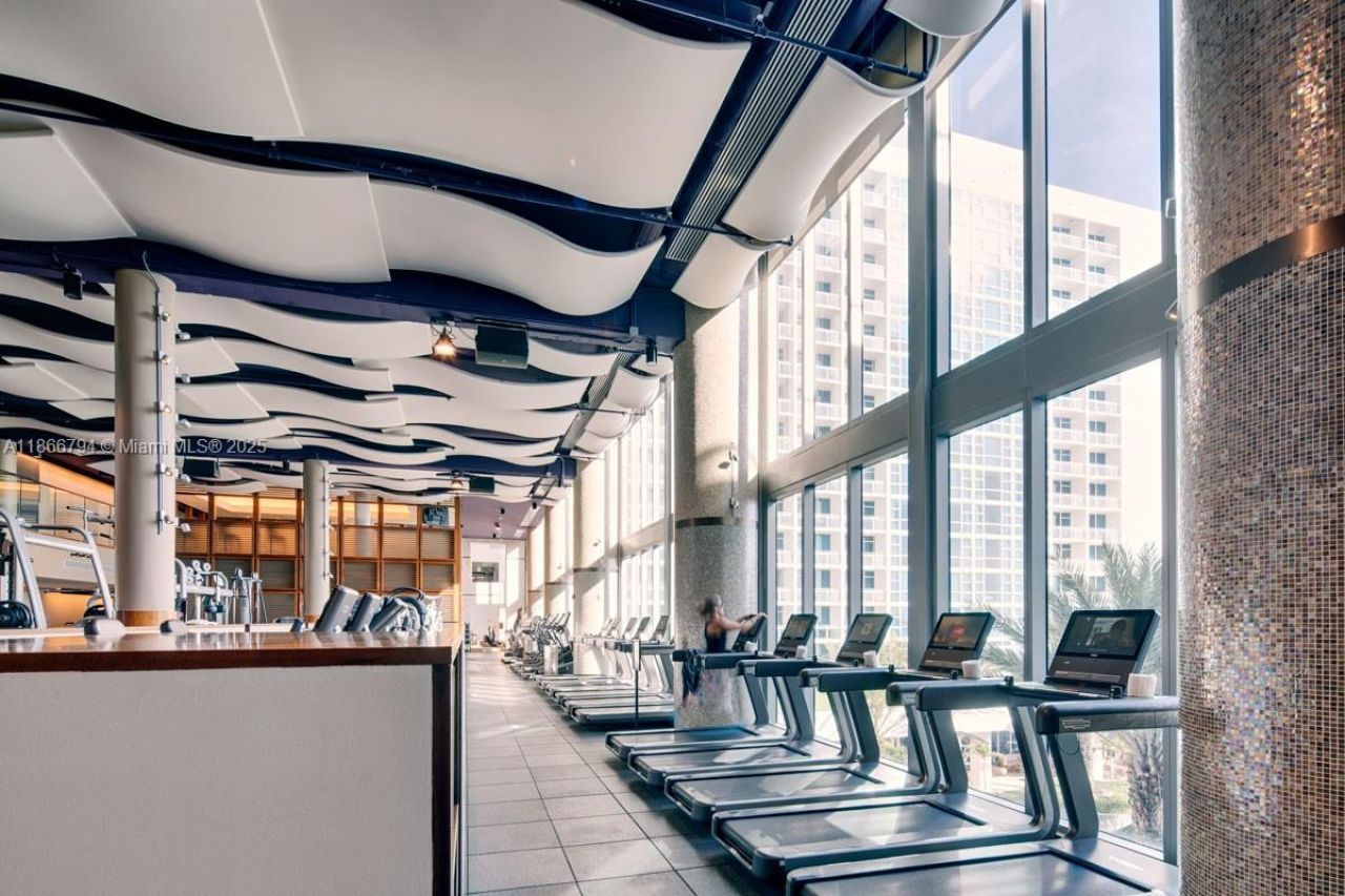 6801 Collins Ave, Unit 818, Miami Beach, FL 33141 Photo