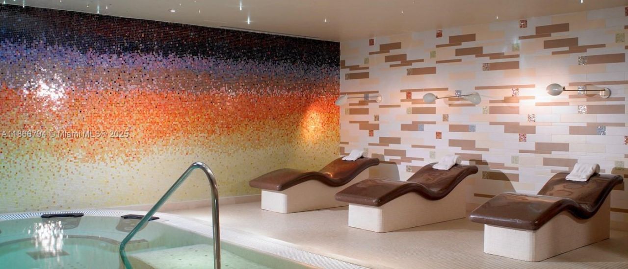 6801 Collins Ave, Unit 818, Miami Beach, FL 33141 Photo