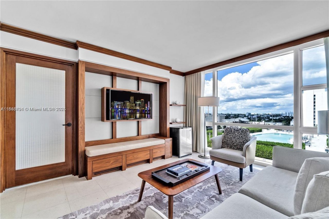 6801 Collins Ave, Unit 818, Miami Beach, FL 33141 Photo
