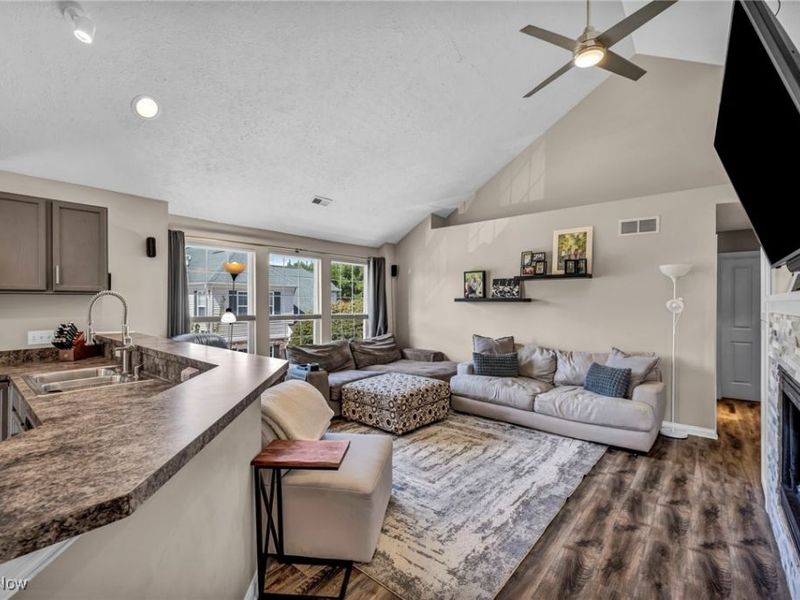 345 E Legend Court, Highland Heights, OH 44143 Photo 11