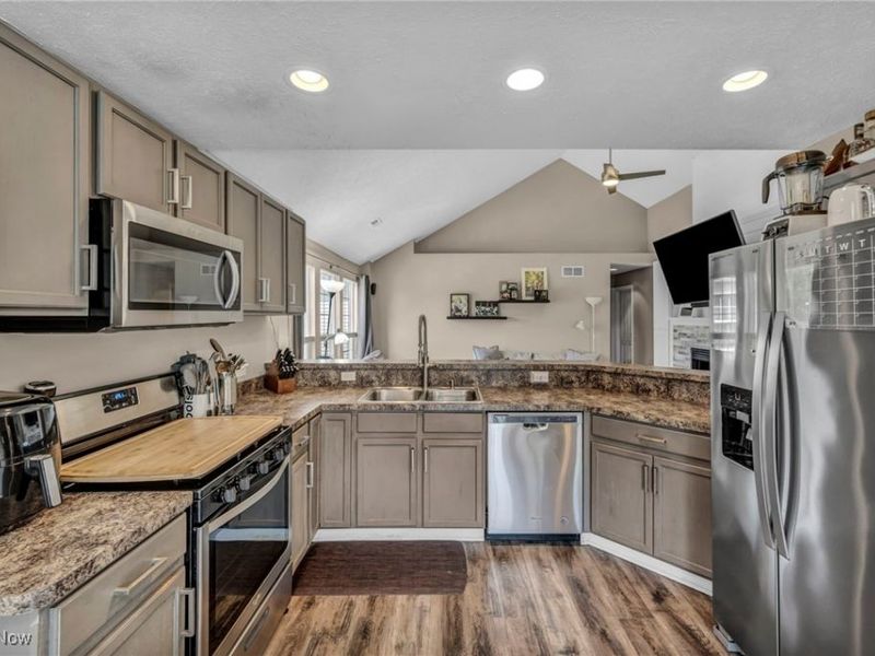 345 E Legend Court, Highland Heights, OH 44143 Photo 18