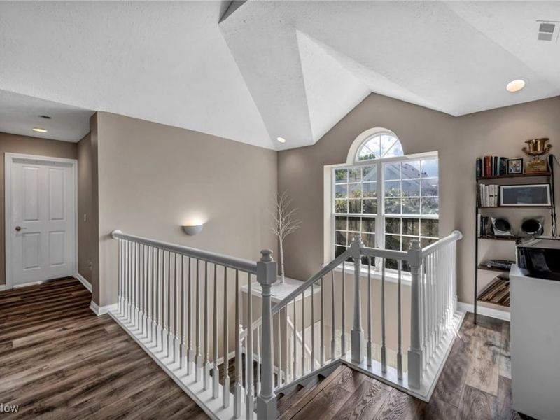 345 E Legend Court, Highland Heights, OH 44143 Photo 7