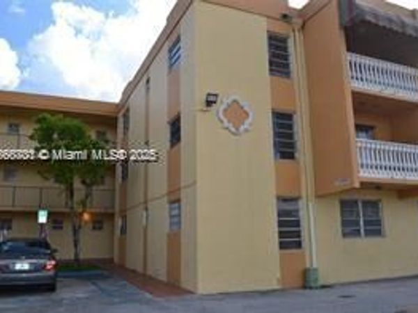 525 W 69th St, Unit 211, Hialeah, FL 33014
