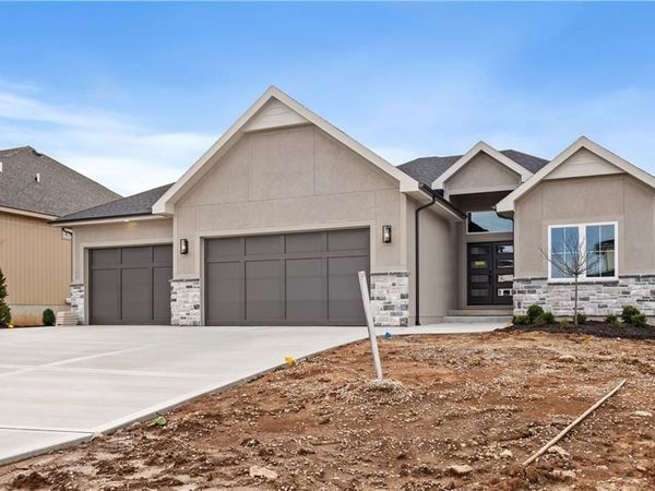 18460 Pawnee Lane, Overland Park, KS 66085