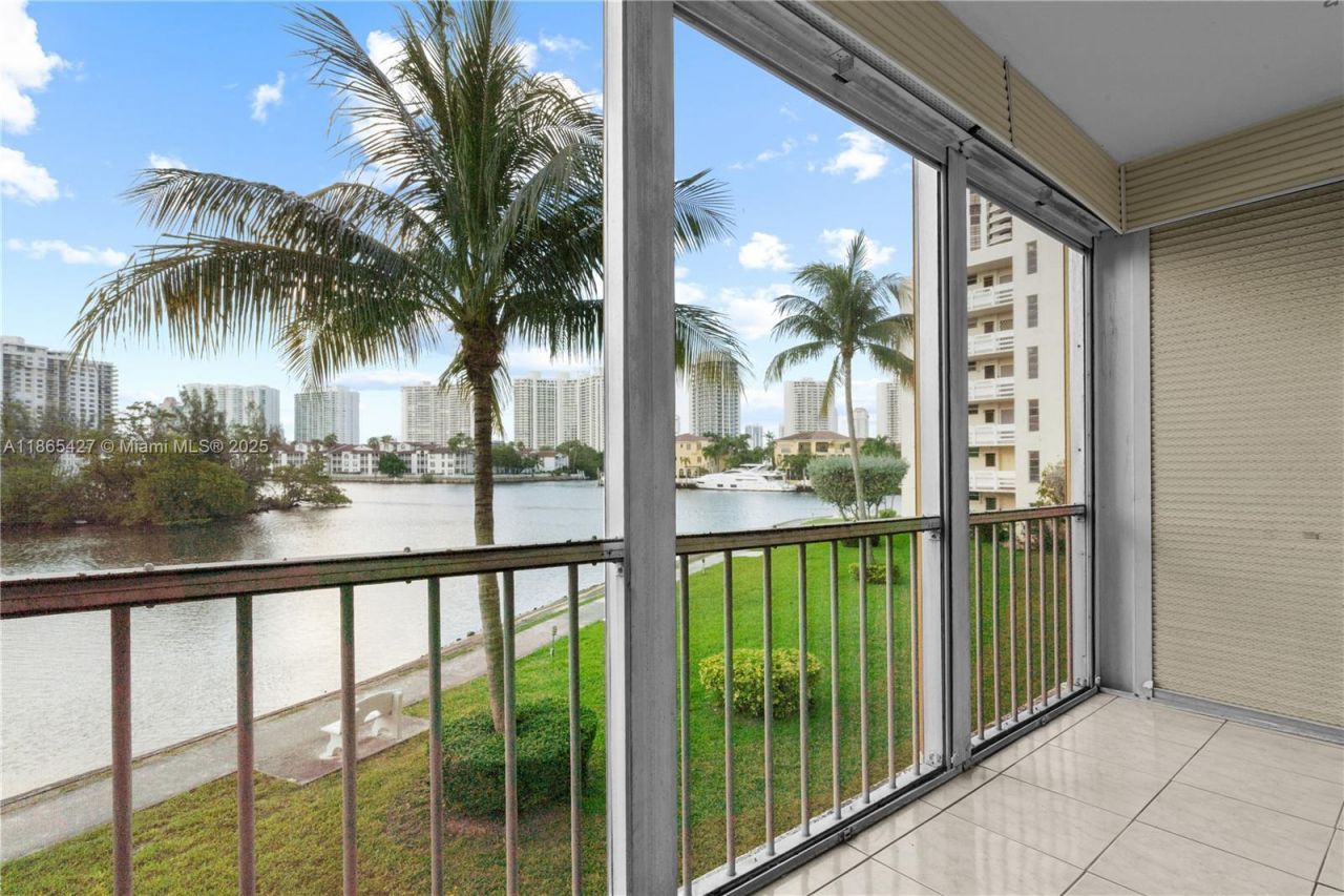 3030 Marcos Dr, Unit T203, Aventura, FL 33160 Photo