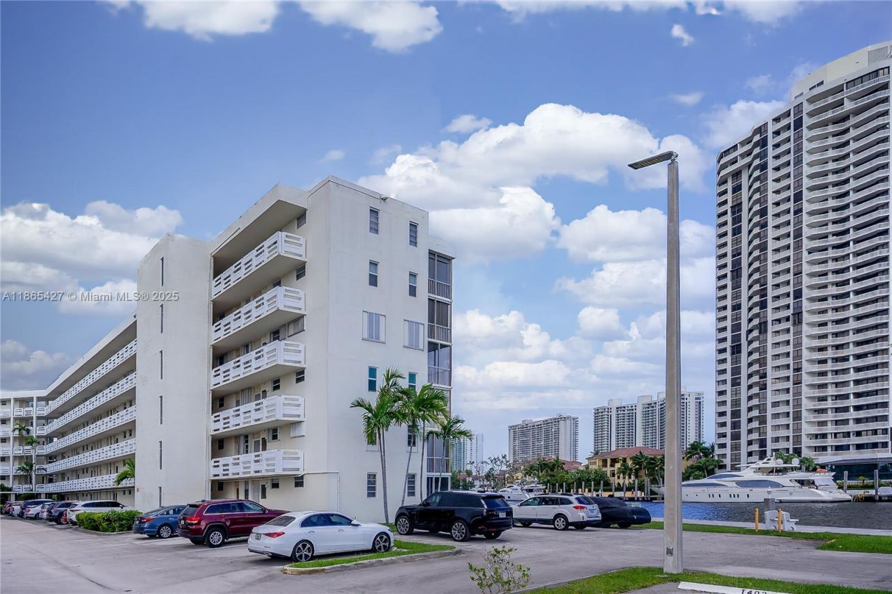 3030 Marcos Dr, Unit T203, Aventura, FL 33160 Photo