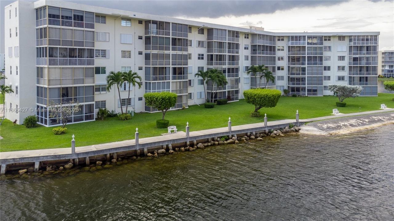 3030 Marcos Dr, Unit T203, Aventura, FL 33160 Photo