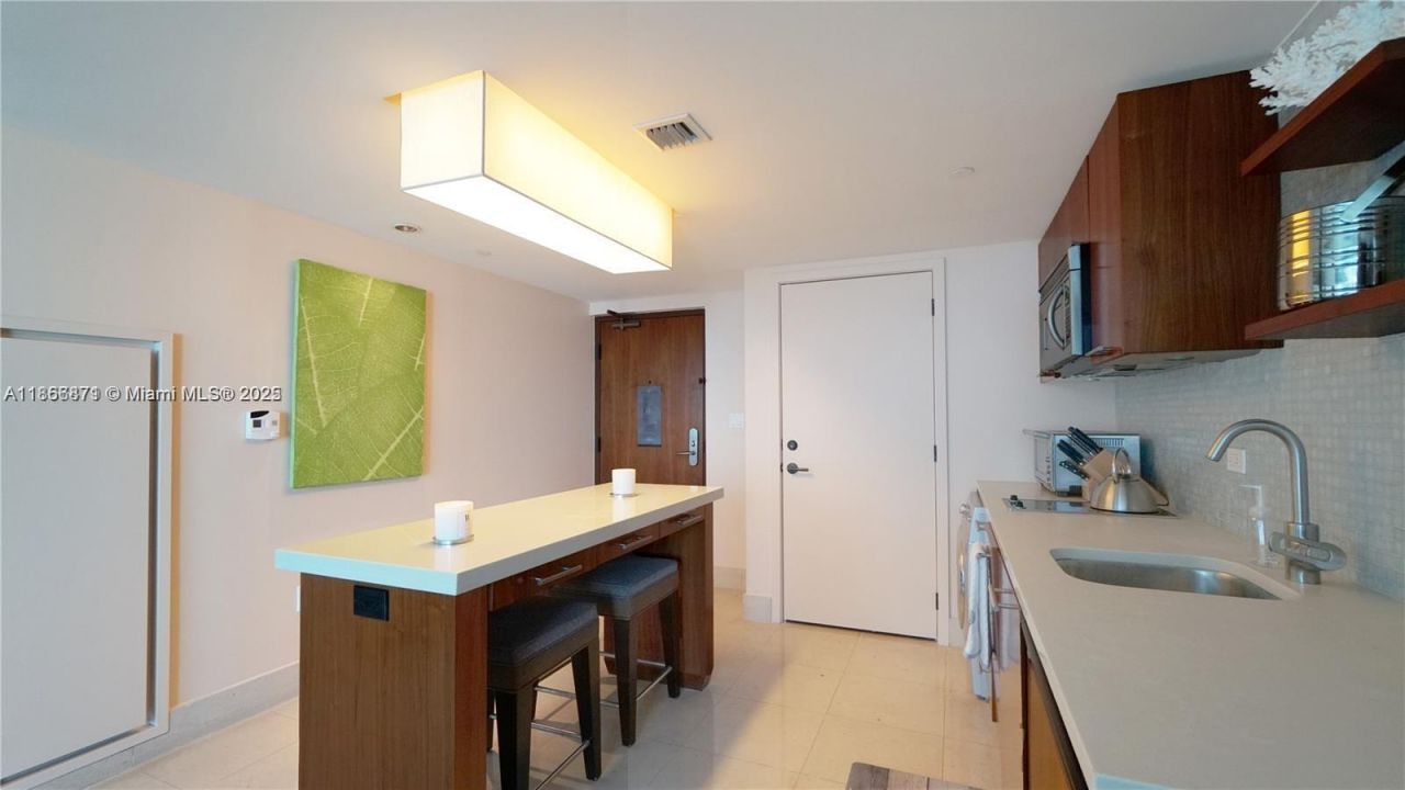 6801 Collins Ave, Unit 710, Miami Beach, FL 33141 Photo