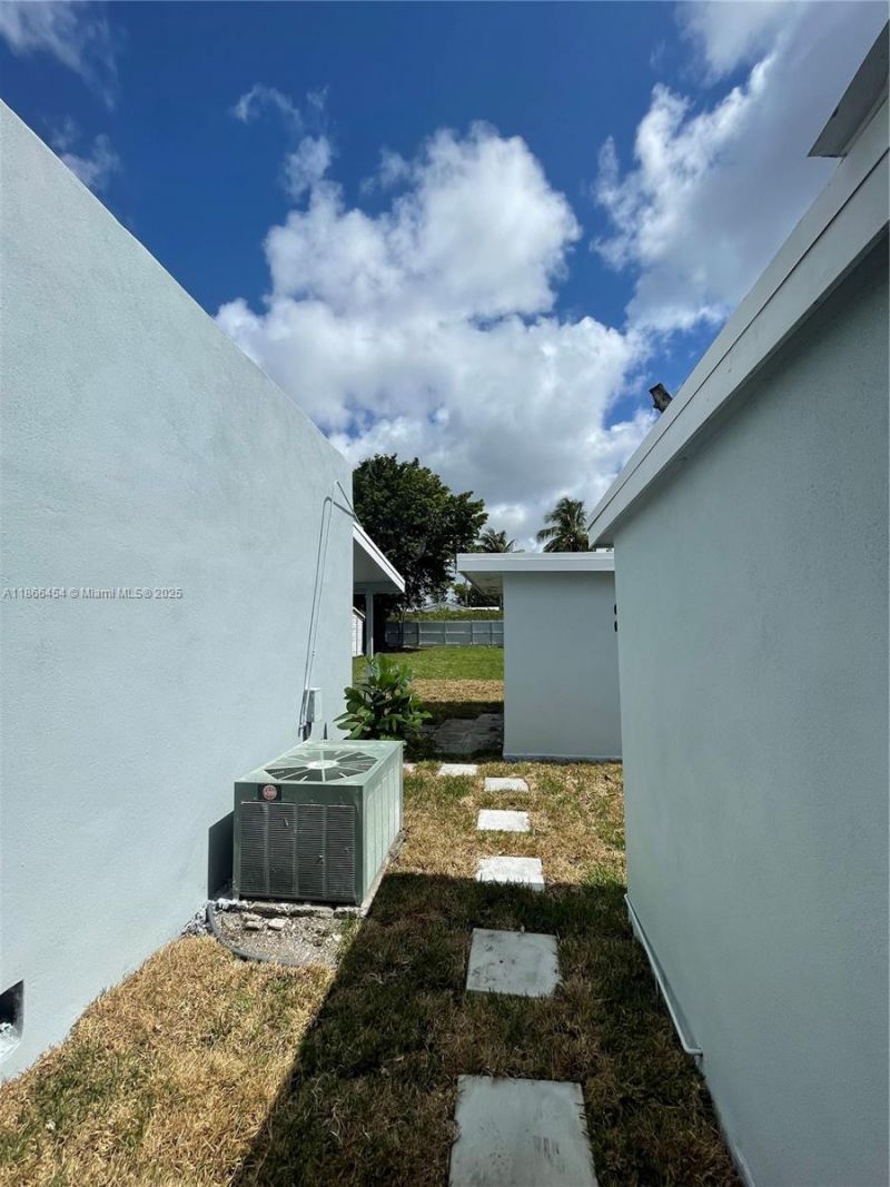 783 NW 98th St, Miami, FL 33150 Photo