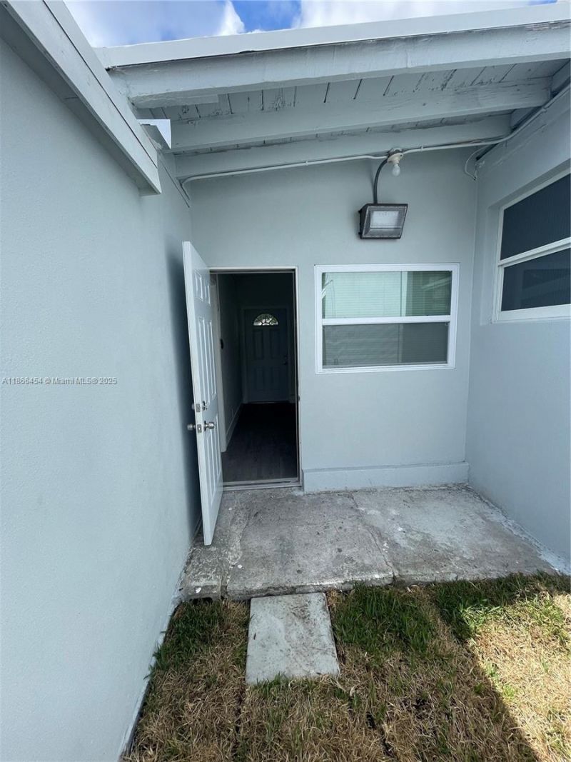 783 NW 98th St, Miami, FL 33150 Photo
