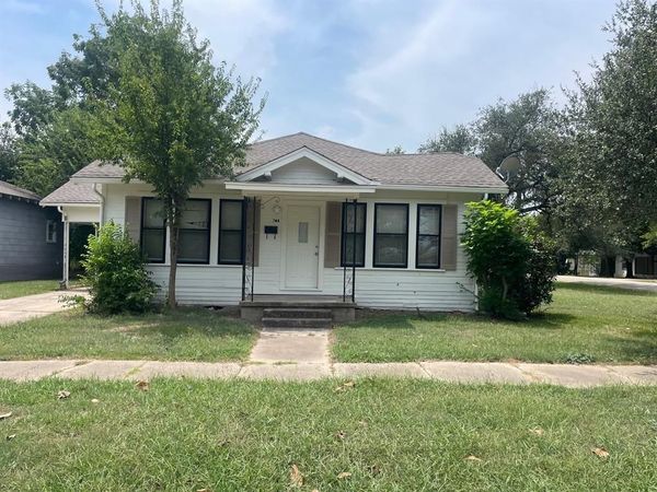 308 W Jacinto Street, Groesbeck, TX 76642