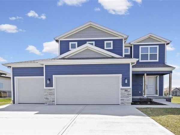18593 W 193rd Street, Spring Hill, KS 66083