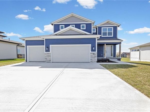 18593 W 193rd Street, Spring Hill, KS 66083