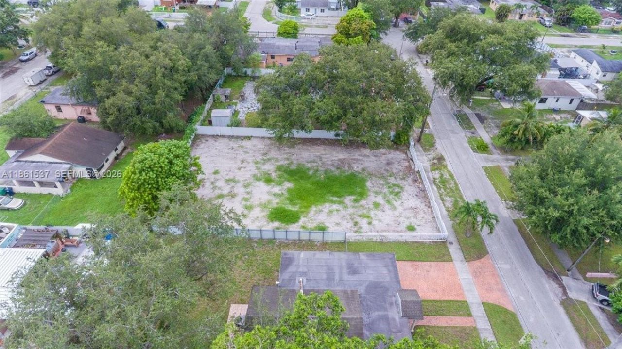 2476 NW 97th St, Miami, FL 33147 Photo