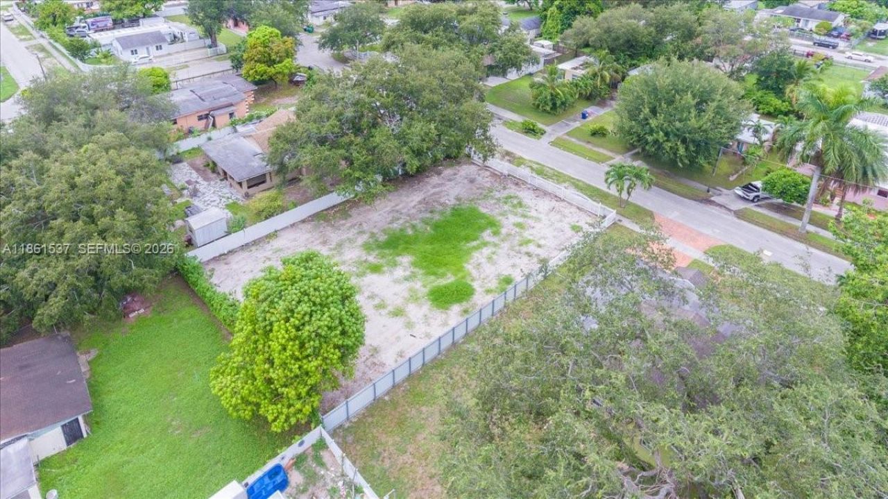 2476 NW 97th St, Miami, FL 33147 Photo