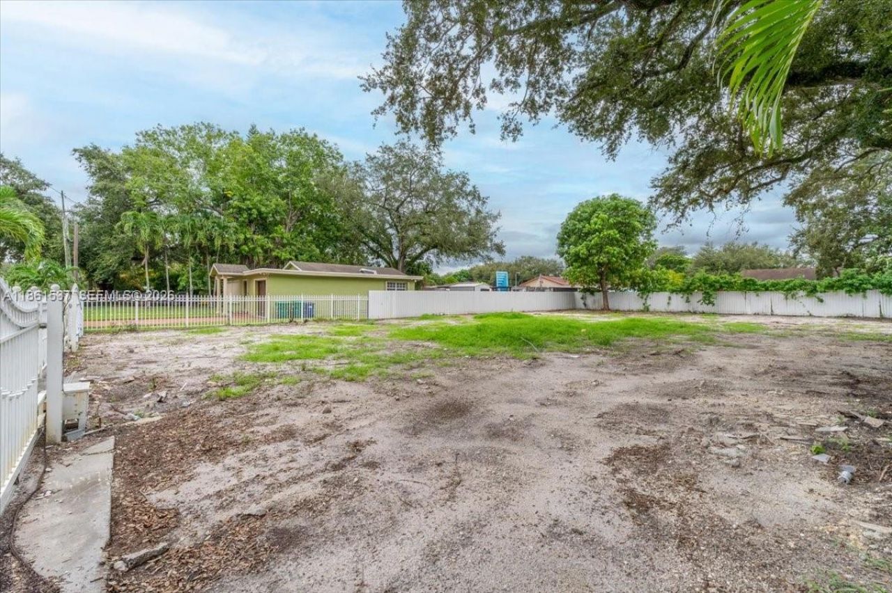 2476 NW 97th St, Miami, FL 33147 Photo